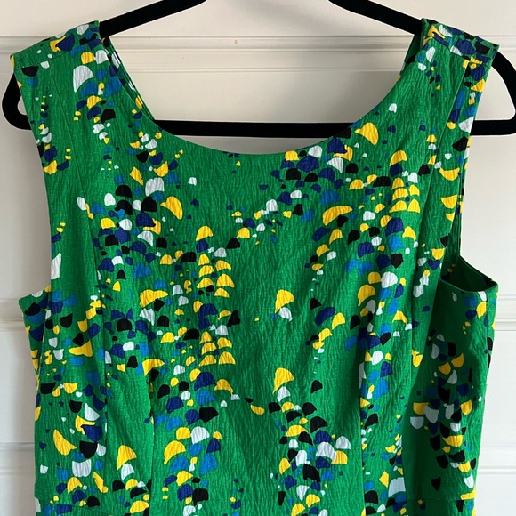 Green Patterned Sleeveless Dress - Picture 3 of 4
